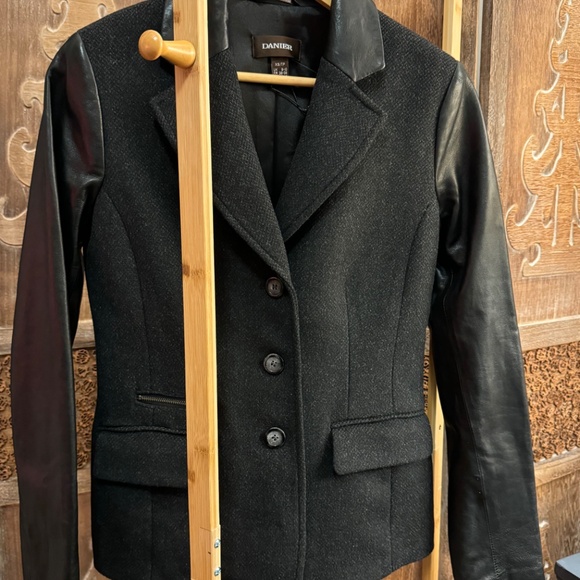 Blazer - Picture 2 of 7